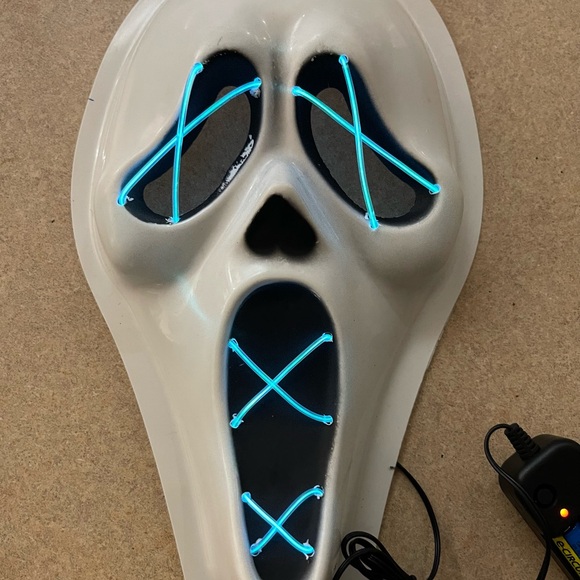 LED Light-Up Clown Mask - Picture 8 of 14